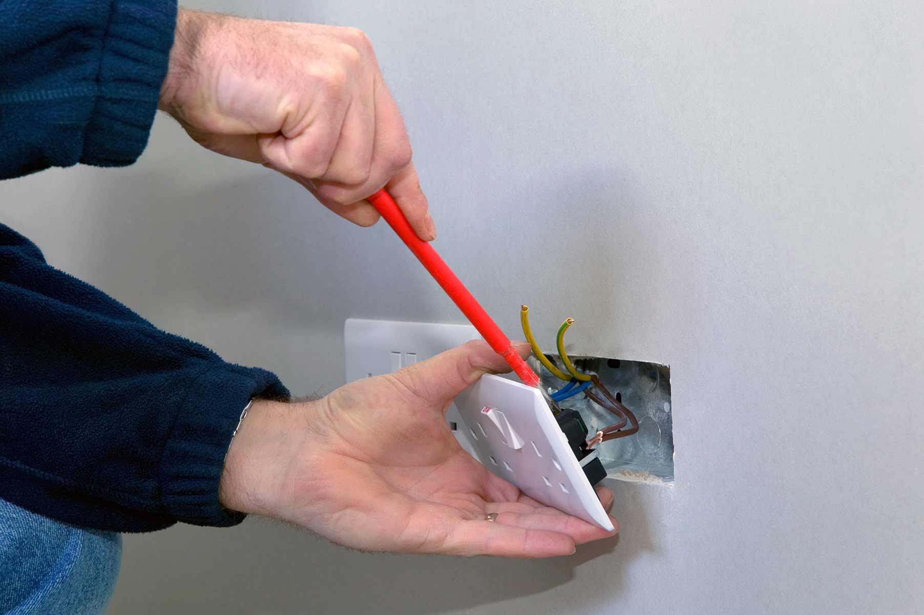 Our electricians can install plug sockets for domestic and commercial proeprties in Rushall and the local area. 
